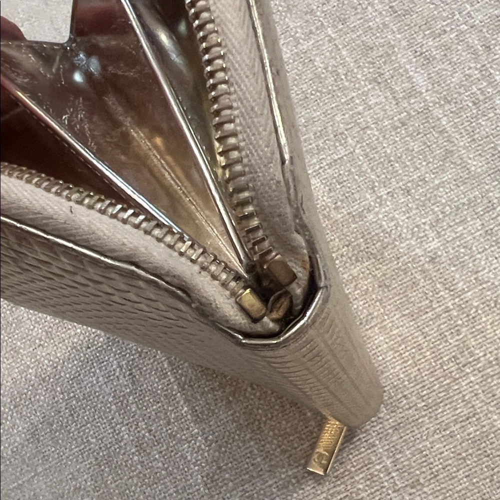 CHANEL Quilted Silver Accessory Case - Picture 8 of 16